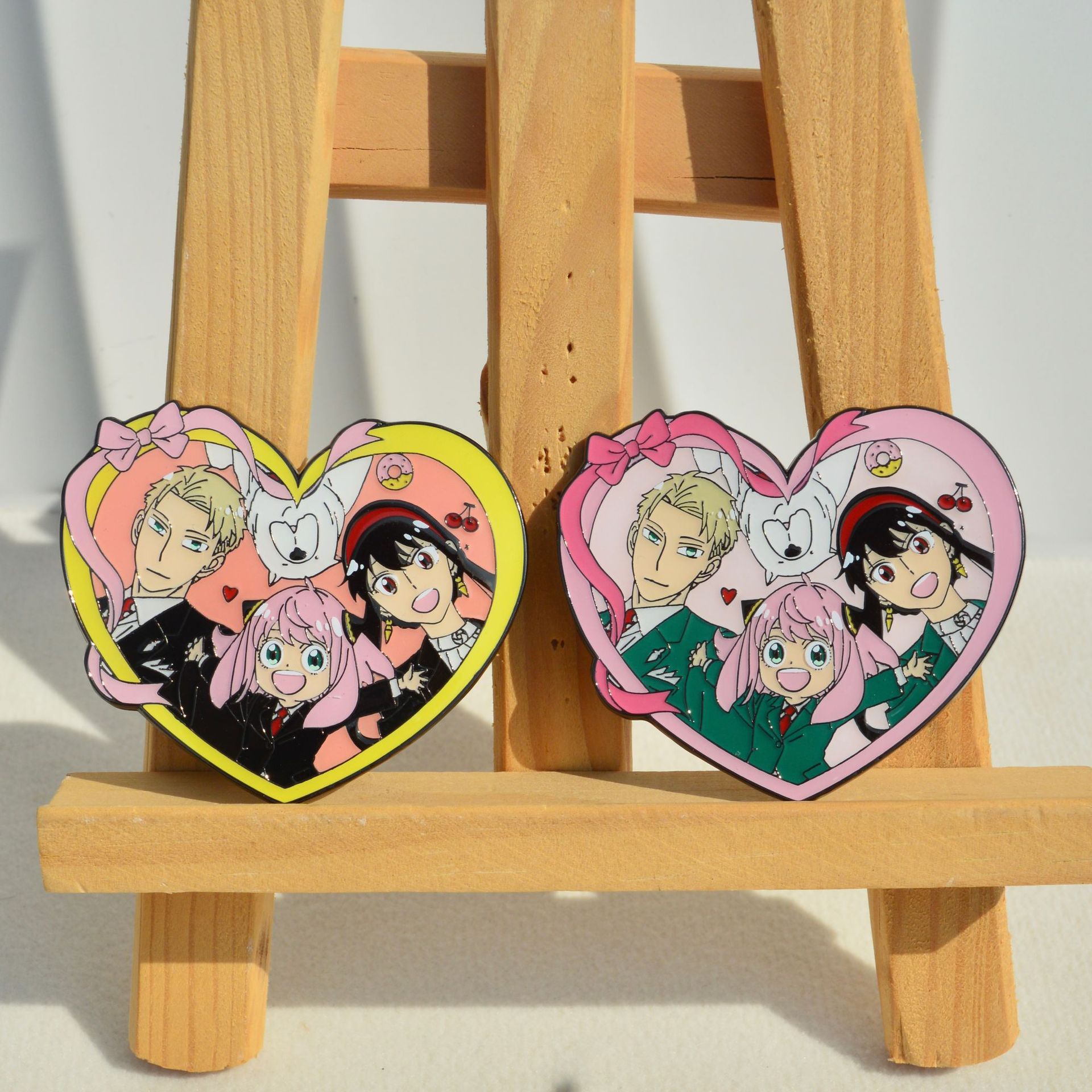 Anime Cosplay Yor - Pins Metálicos de Anya Yor Loid